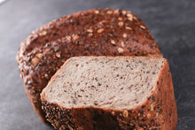 Lade das Bild in den Galerie-Viewer, Weizenmischbrot angeschnitten