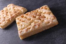 Lade das Bild in den Galerie-Viewer, 2 saftige Butterkuchen