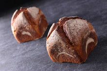 Lade das Bild in den Galerie-Viewer, zwei Dinkel-Quark-Brote
