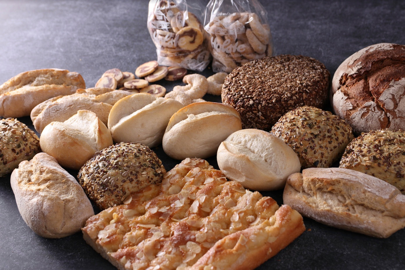 Wochenglück XL: Butterkuchen, Roggen-Vollkornbrot, Roggenmischbrot, 12 gemischte Brötchen, Kekse
