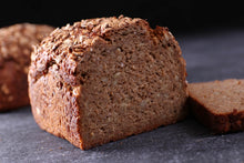Lade das Bild in den Galerie-Viewer, Dinkel-Kraftbrot geschnitten