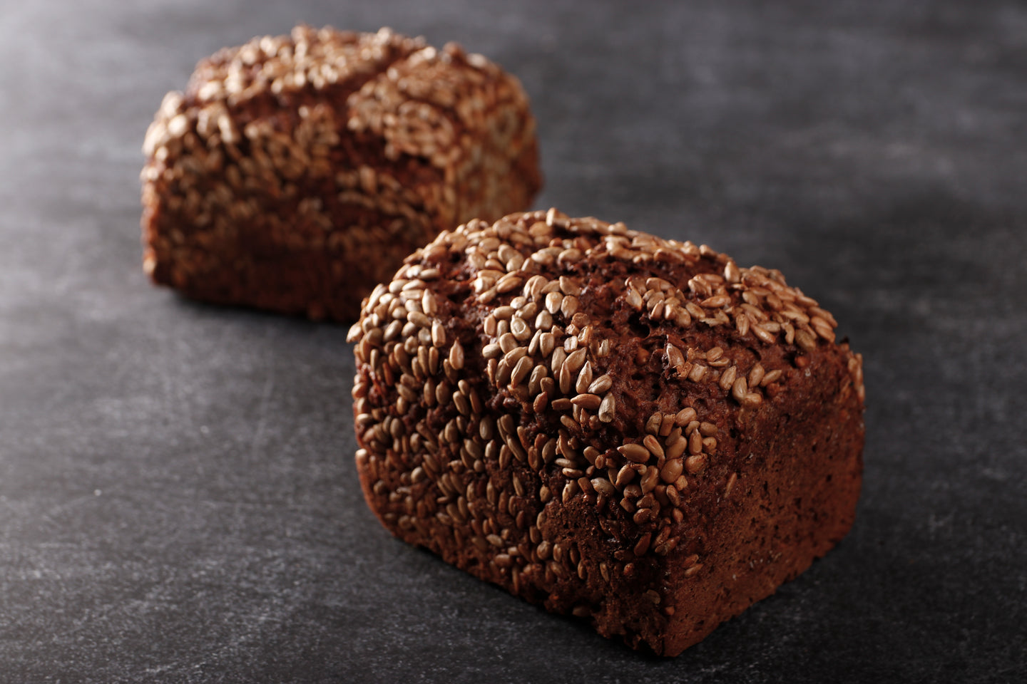 Zwei Brote Roggenmischbrot