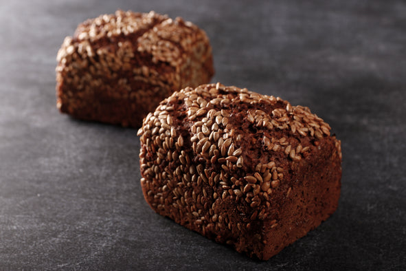Zwei Brote Roggenmischbrot