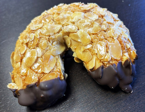 Mandelhörnchen mit Schokoladespitzen