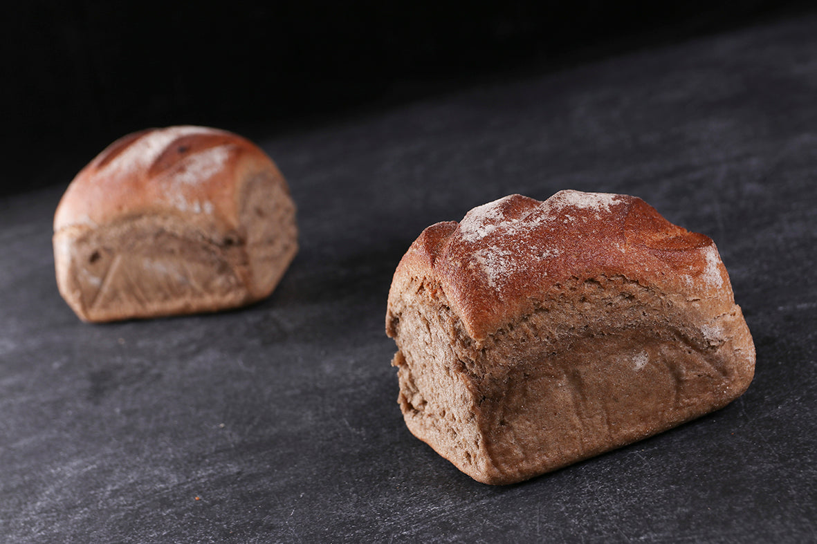 Zwei Laibe Paderborner Brot